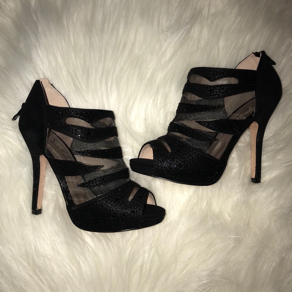 Heels - Picture 2 of 8